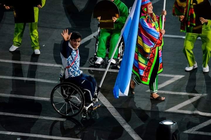 Gustavo Fern&aacute;ndez abanderado nacional en la apertura de los Juegos Parapanamericanos