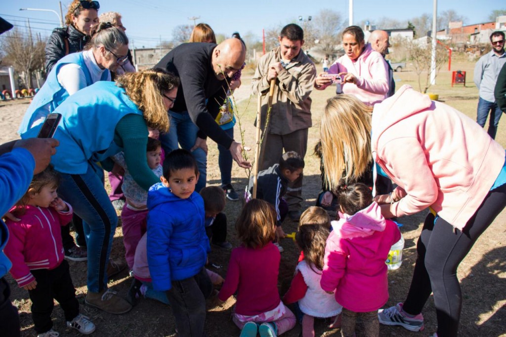 Festejo D&iacute;a del &Aacute;rbol con los ni&ntilde;os de la Sala Cuna