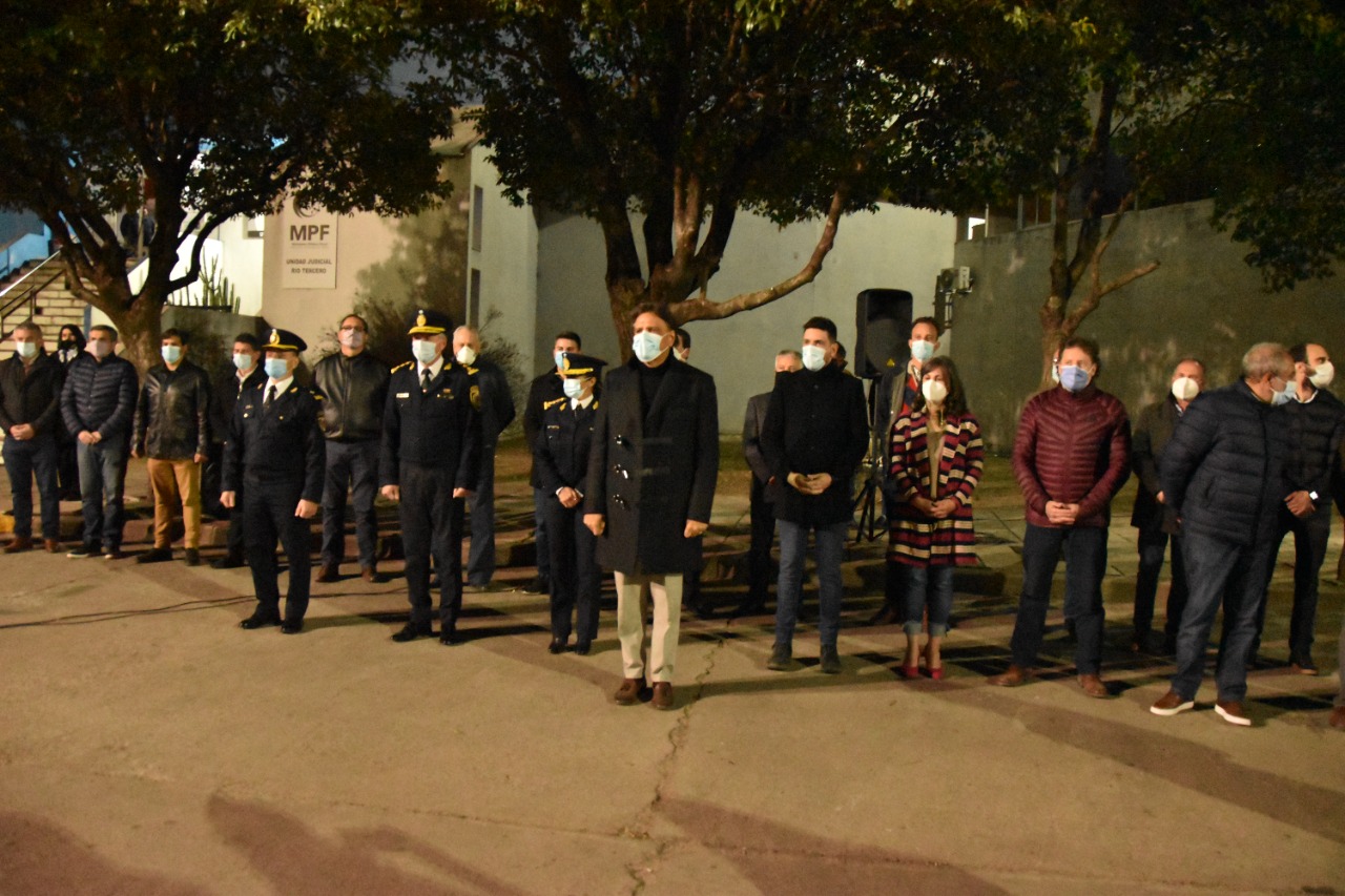 EL MINISTRO DE SEGURIDAD ALFONSO MOSQUERA HIZO ENTREGA DE 2 MÓVILES POLICIALES 