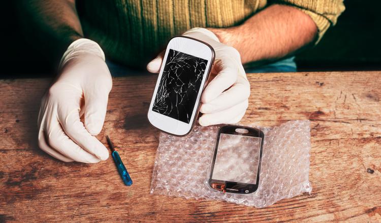 NOTICIAS + IVA: AUMENTARON LOS REPUESTOS PARA CELULARES POR EL DÓLAR 