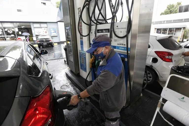 YPF aumenta desde este domingo 7,5% los precios de la nafta y el gasoil