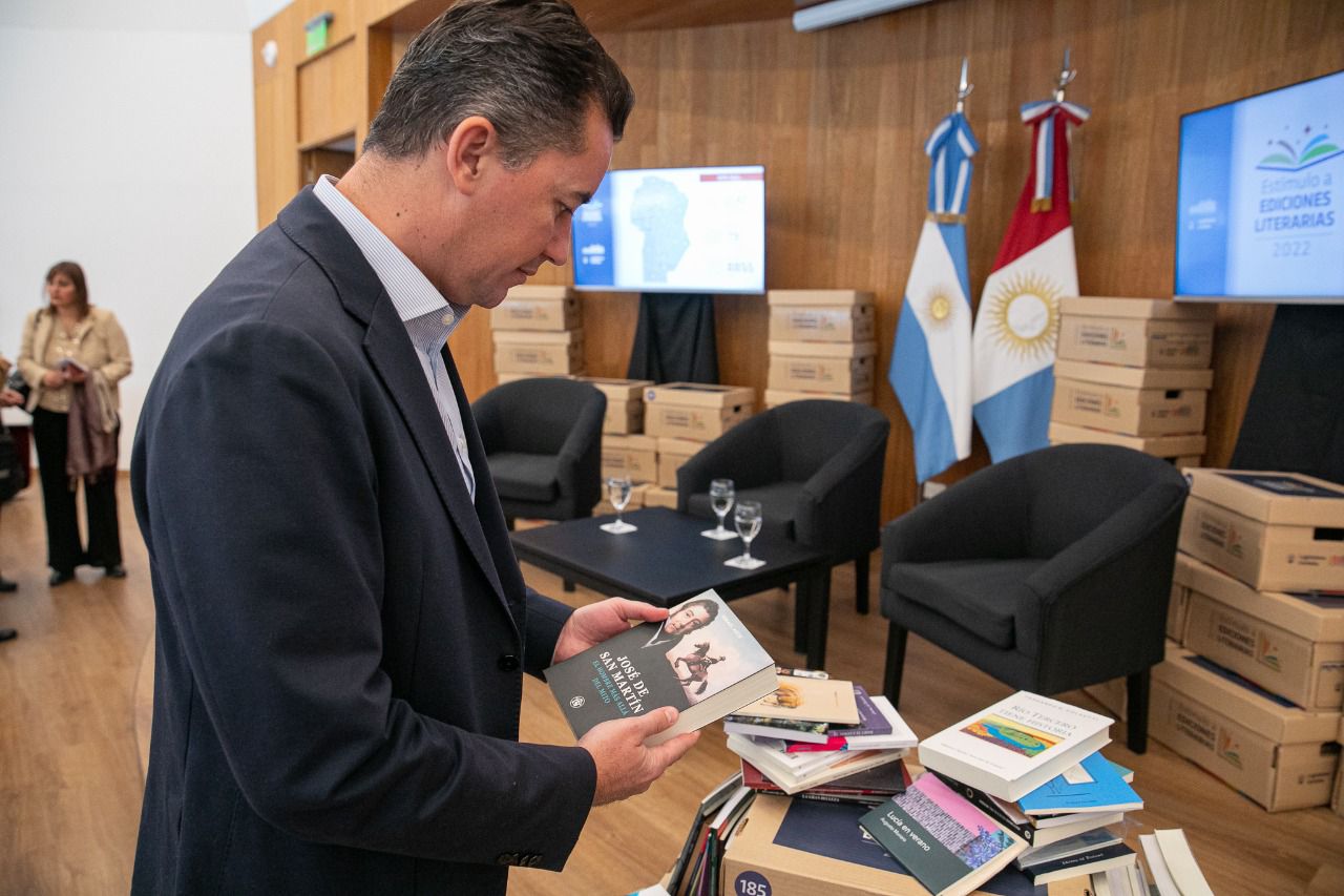 Manuel Calvo: Con el programa Ediciones Literarias entregamos más de 8 mil libros a instituciones de bien público