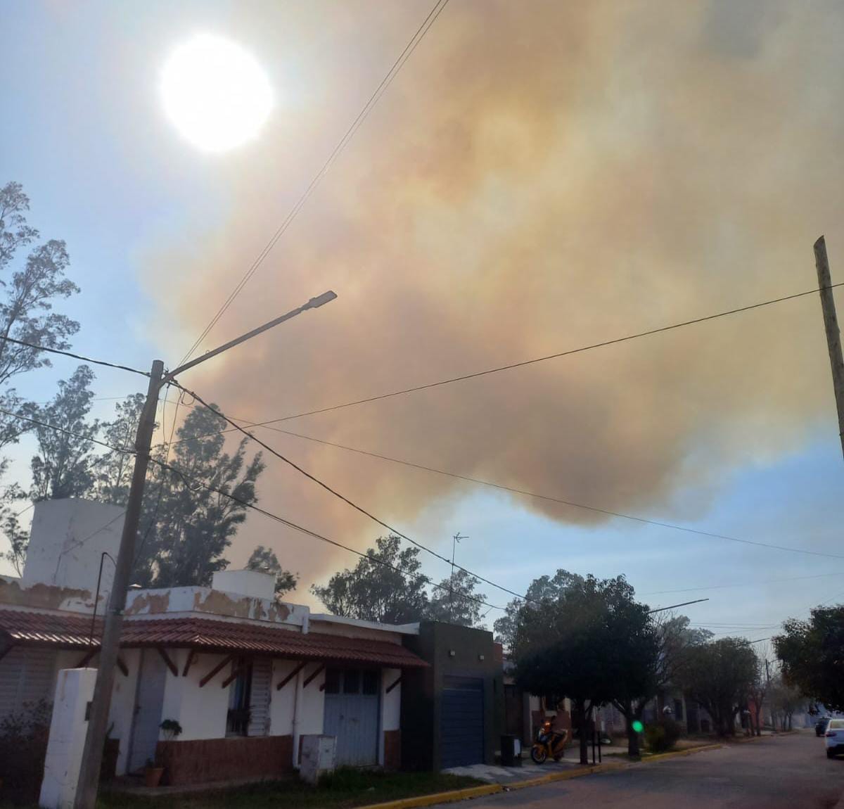 INCENDIO DE PASTIZALES EN B° CERINO Y PREDIO DE FÁBRICA MILITAR 