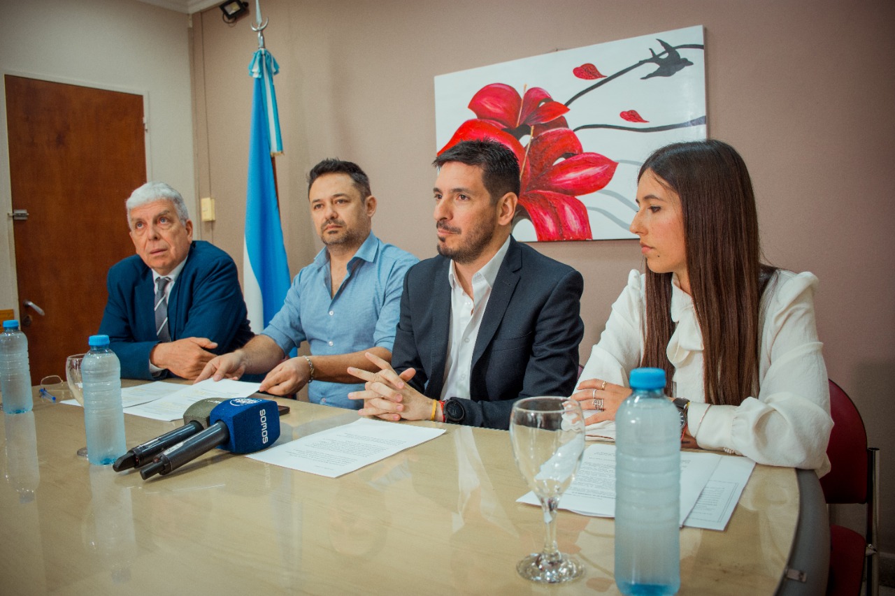 LA MUNICIPALIDAD PRESENTÓ EL PROGRAMA UN NIÑO, UN ÁRBOL 
