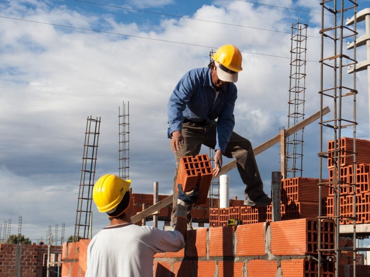 AUMENTOS PROMEDIO DEL 15 % EN MATERIALES DE CONSTRUCCIÓN