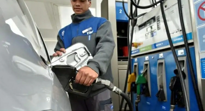 YPF AUMENTÓ UN 12,5% EL COMBUSTIBLE Y EL GOBIERNO CONGELA LOS PRECIOS HASTA OCTUBRE 