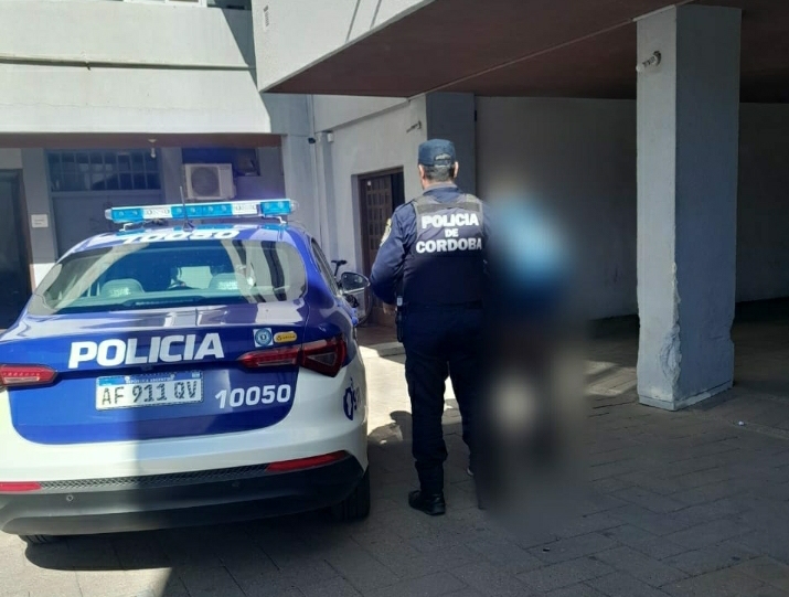 PARTE POLICIAL: DETIENEN A MASCULINO DE 17 AÑOS POR HURTO 