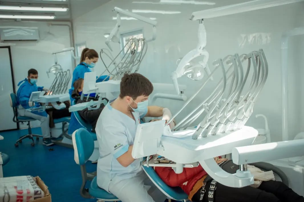 GRAN DEMANDA DE LOS VECINOS PARA LA ATENCIÓN ODONTOLÓGICA EN LOS CAMIONES DE LA UBA