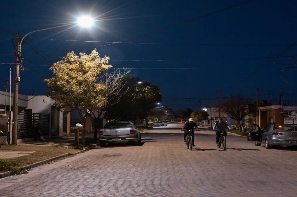 EL MUNICIPIO AVANZA CON LA COLOCACIÓN DE LUMINARIAS LED QUE YA SUPERÓ EL 75% DE TODA LA CIUDAD