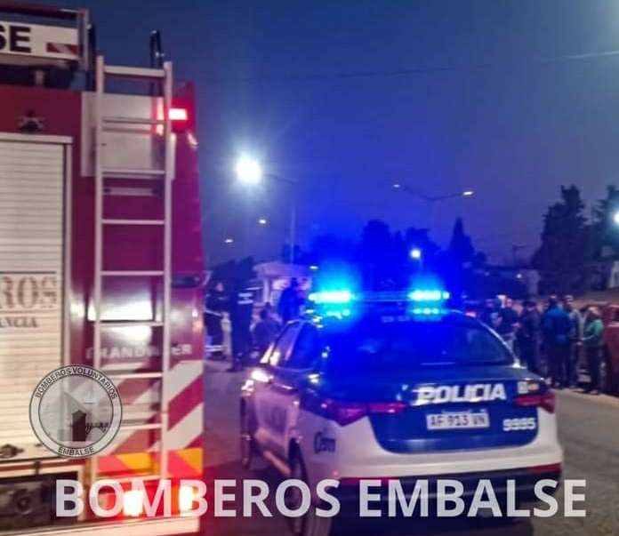EMBALSE: ACCIDENTE ENTRE UN VEHÍCULO Y DOS MOTOCICLISTAS DE NUESTRA CIUDAD