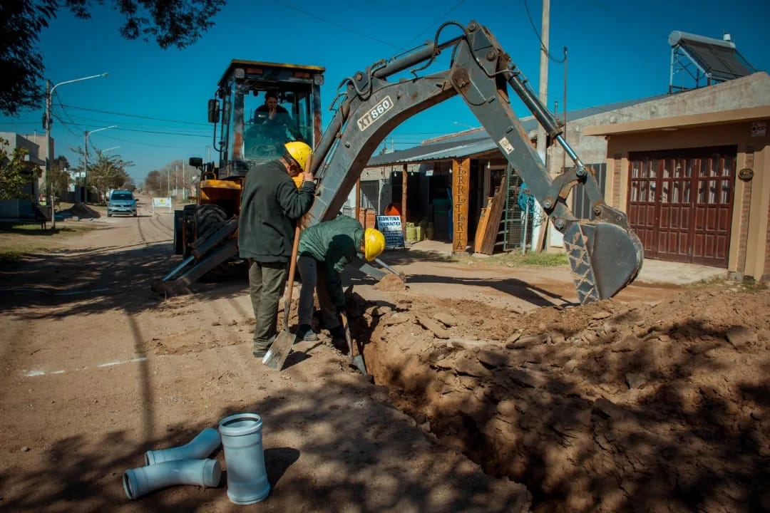 EL MUNICIPIO AVANZA CON LA IMPORTANTE OBRA DE CLOACAS EN BARRIO AERONÁUTICO