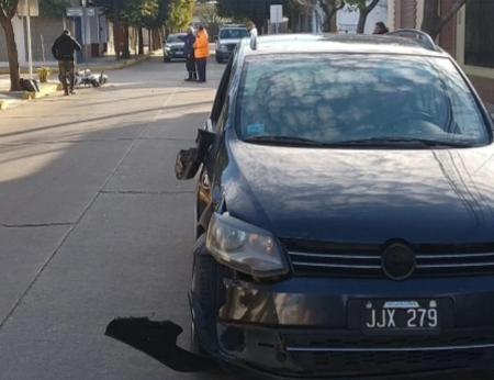 Parte policial: Accidente entre un auto y una motocicleta dejó los ocupantes de rodado menor con lesiones leves