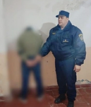 Parte policial: Un hombre fue detenido en barrio Cerino por golpear a patadas la puerta de la casa de los suegros 