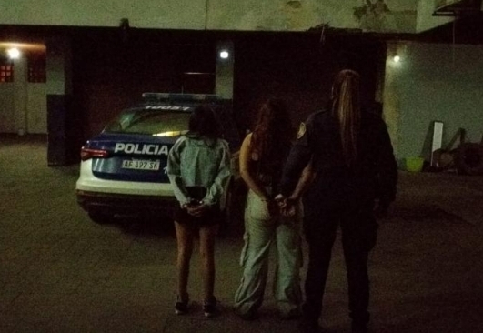 Parte policial: Dos mujeres aprehendidas por disturbios en la vía pública