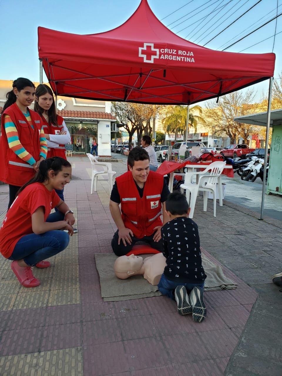 Charlas de Primeros Auxilios en distintas instituciones de la Ciudad 