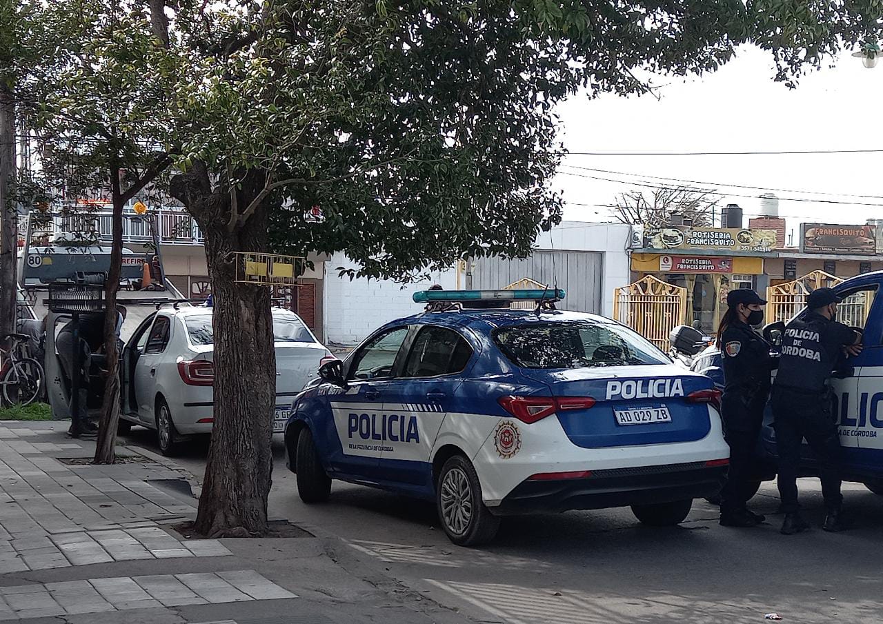 KARINA CABALLERO: LOS REMISES NO PUEDEN ESTACIONAR NI LEVANTAR PASAJES DONDE ELLOS QUIERAN