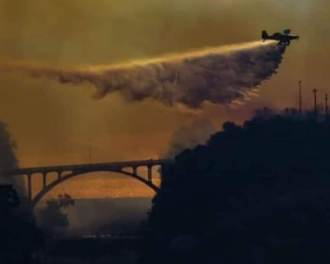 INCENDIO EN EMBALSE: EVACUARON BARRIO CASITAS Y EL INSTITUTO MARIANO FRAGUEIRO