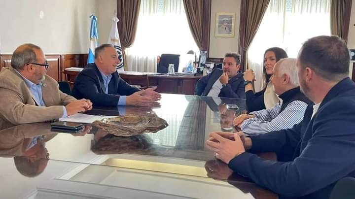 EL DIRECTORIO DE FABRICACIONES MILITARES RECIBIÓ LA VISITA DE EDUARDO ACCASTELLO