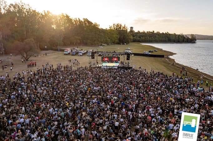 CON MÁS DE 10.000 JÓVENES PASÓ EL PRIMER DÍA DE LA FIESTA DE LA PRIMAVERA EN EMBALSE 
