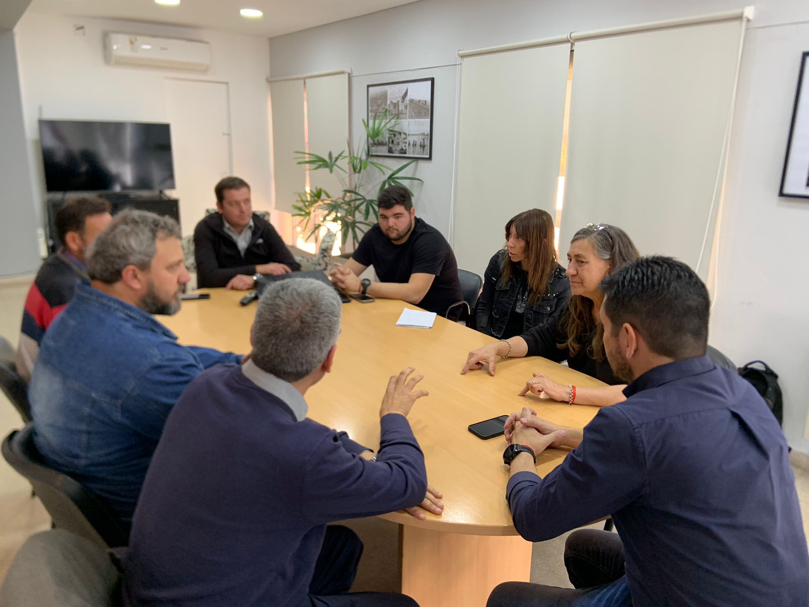 EL INTENDENTE FERRER RECIBIÓ A LA COMISIÓN VECINAL DE VILLA ZOILA
