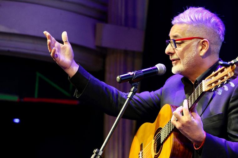 NOTICIAS + IVA : MARCELO SANTOS CELEBRÓ SUS 35 AÑOS CON LA MÚSICA 