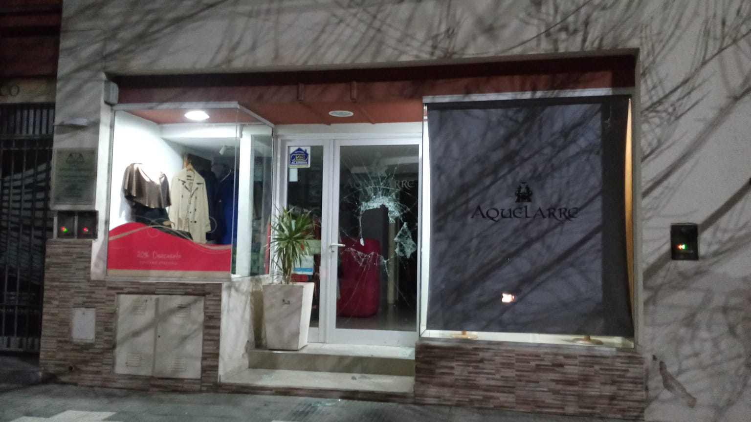 PARTE POLICIAL: DAÑO EN LOCAL COMERCIAL 