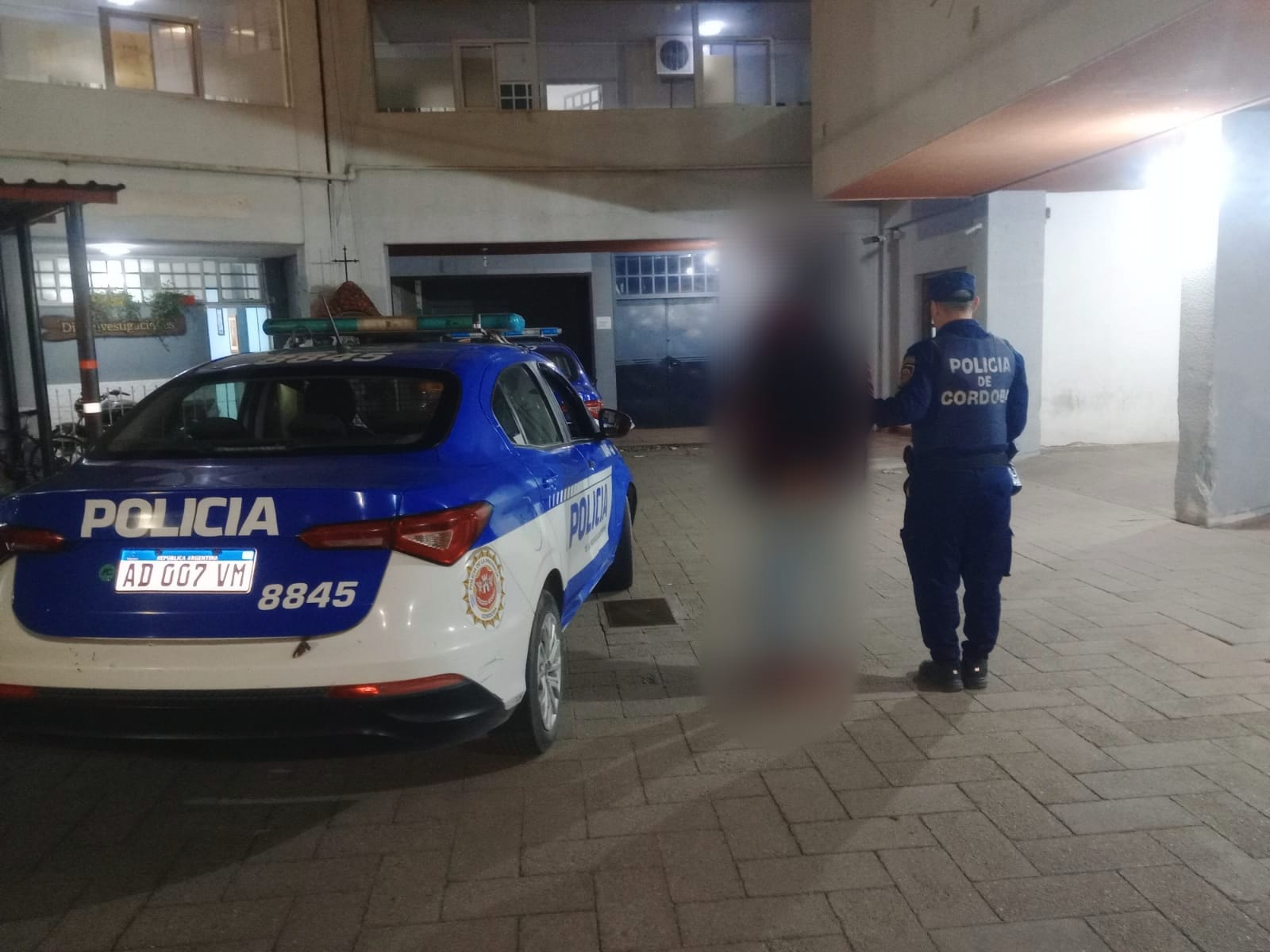 PARTE POLICIAL: DETIENEN EN BARRIO CERINO A MASCULINO POR DAÑO Y AMENAZA 