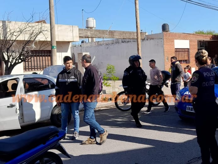 CUATRO DETENIDOS TRAS PERSECUCIÓN POLICIAL EN B° ESCUELA