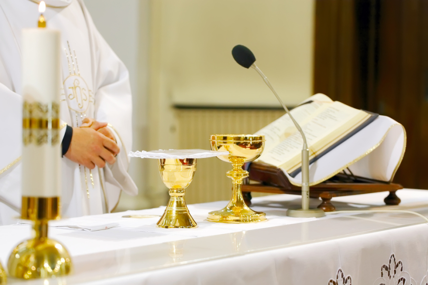 HORARIOS DE MISA PARA MAÑANA Y EL VIERNES EN LA PARROQUIA DE LOURDES