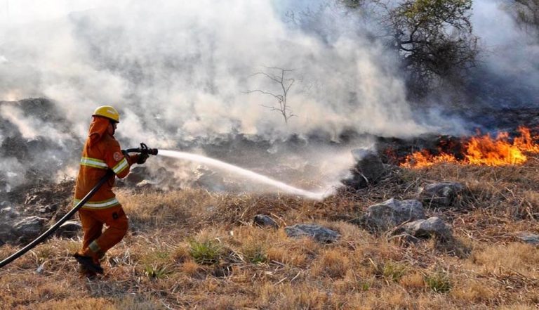 BOMBEROS DE RÍO TERCERO A LA ESPERA DE DIRECTIVAS DE LA REGIONAL 5