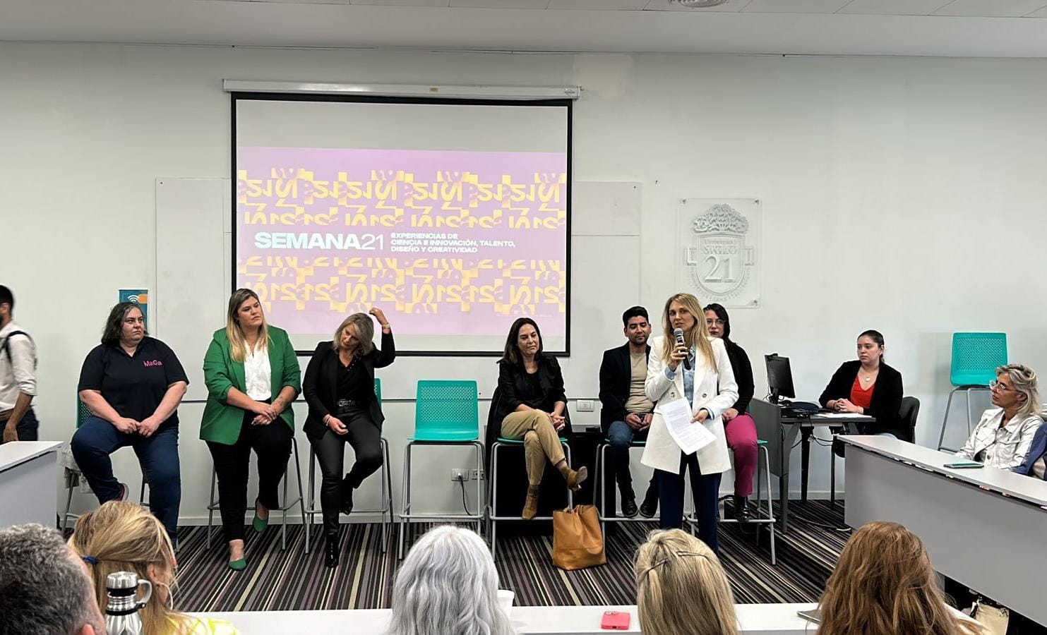 *Mujeres que hacen*, el encuentro en el que Gabriela Brouwer de Koning y Carla Carrizo, presentaron la Ley de Ventanilla Única Para Mujeres Emprendedoras (VUME).