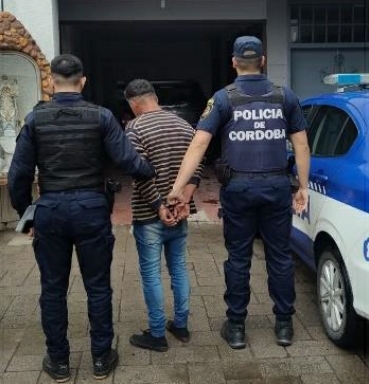 Parte policial: Masculino fue detenido por intentar asfixiar a su pareja con una frazada