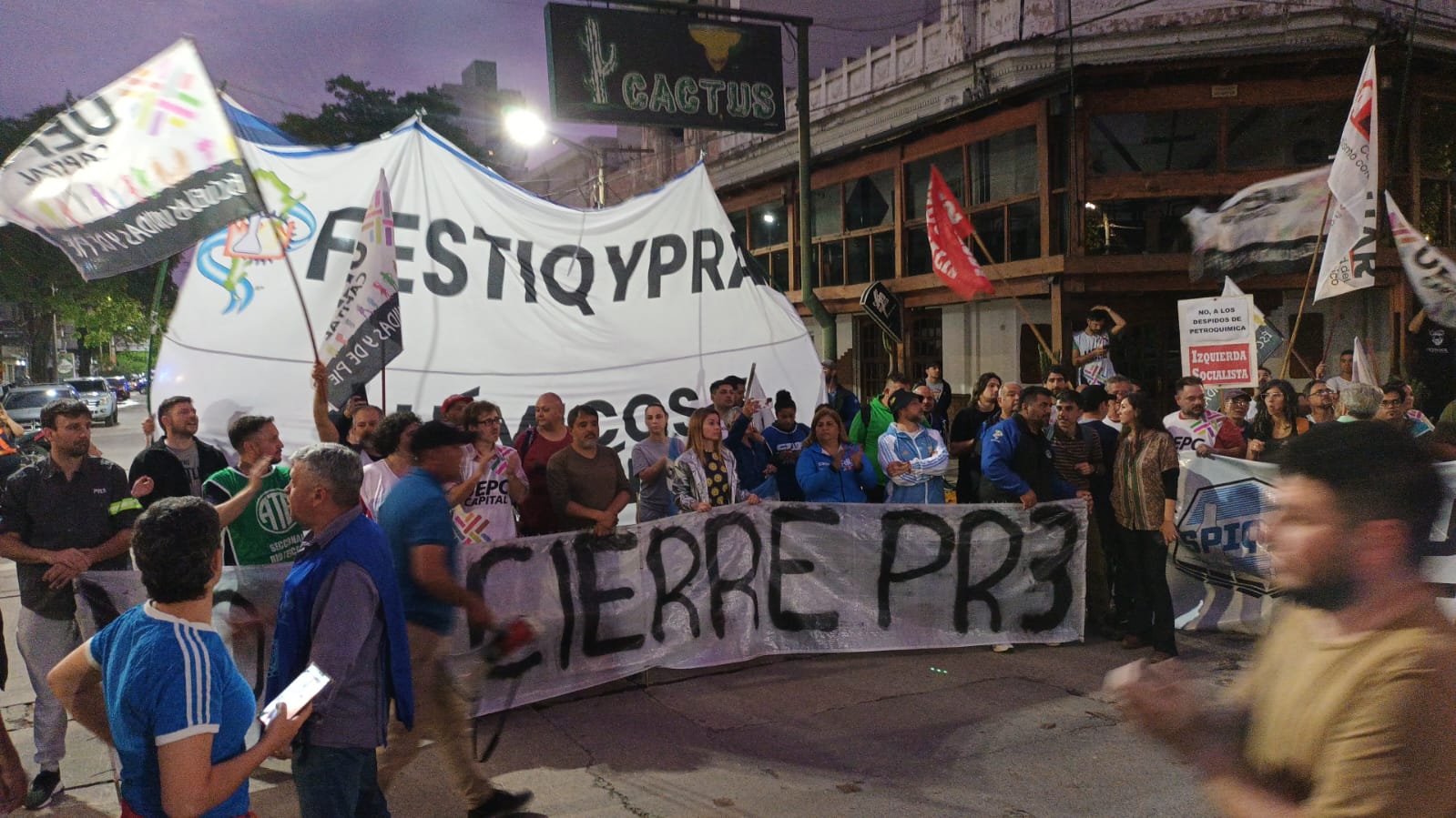 Se estiman más de mil personas en la marcha por la defensa de los trabajadores de Petroquímica