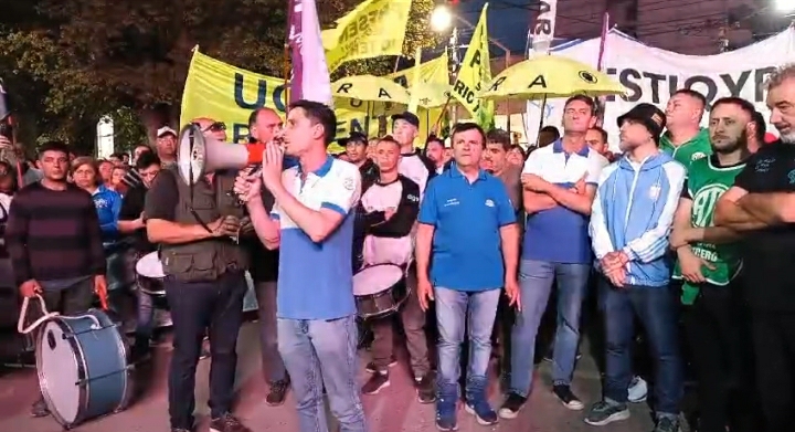 En el cierre de la marcha casi todos los oradores llamaron al paro nacional