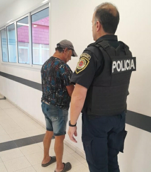 Parte policial: Masculino fue detenido por desobediencia a la autoridad ya que tenía una orden de restricción contra su ex pareja 