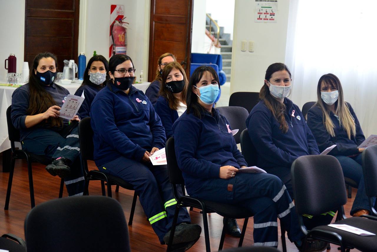 Encuentros para la concientización sobre el cáncer de mama y ginecológico en Fábrica Militar 
