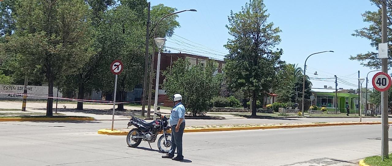 ENCUENTRAN MALETÍN EN LOS CANTEROS DE CEFERINO Y ACTIVAN PROTOCOLO