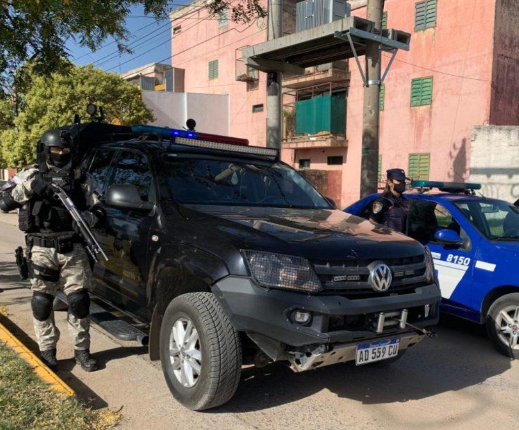 RÍO TERCERO: FPA INCAUTÓ MÁS ESTUPEFACIENTES EN LA VIVIENDA DE DOS PRESUNTOS VENDEDORES DE DROGAS DETENIDOS, CON COCAÍNA, EN UN CONTROL POLICIAL