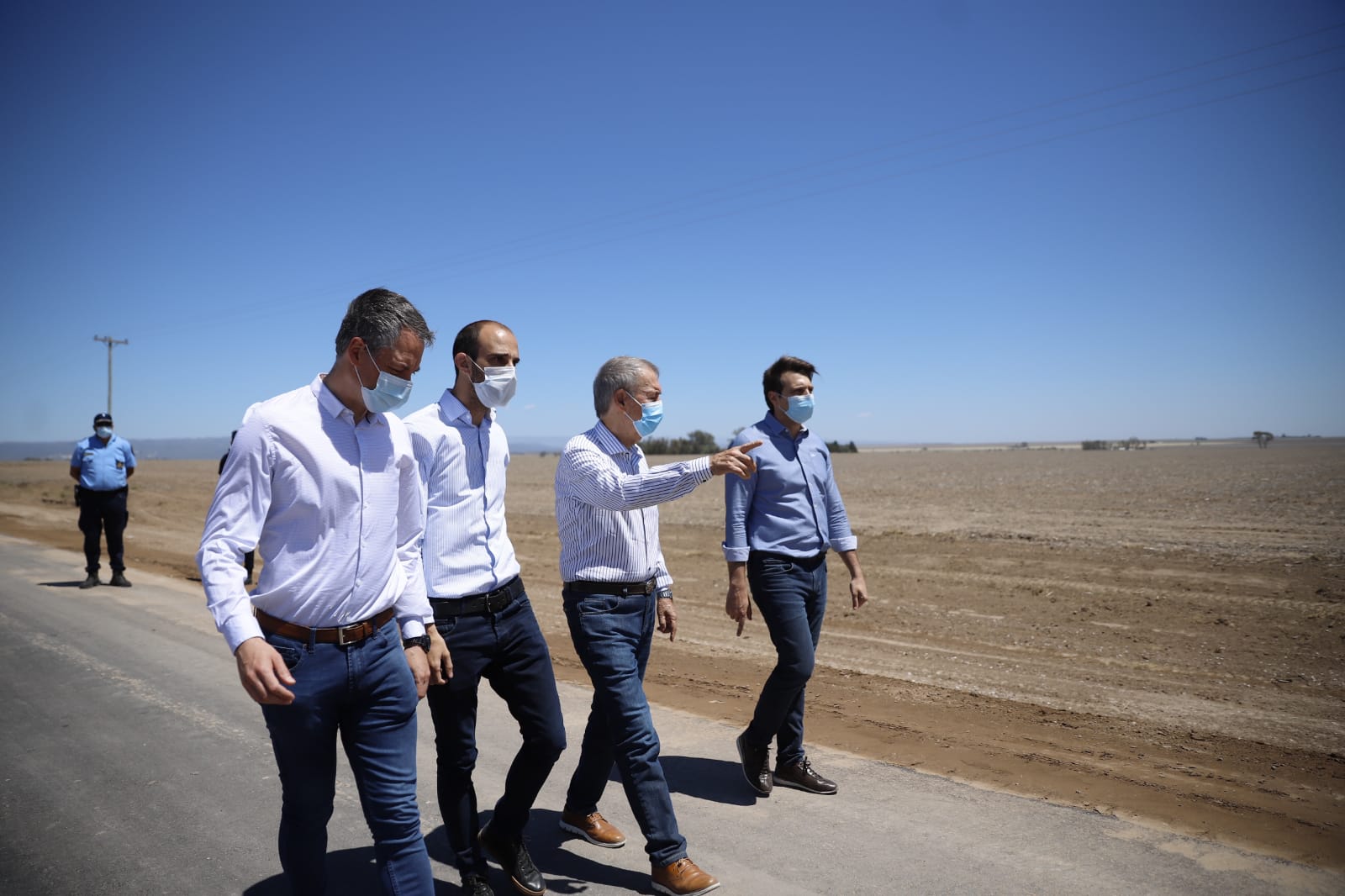 Schiaretti supervisó la pavimentación del camino que une Corralito con la RN 36