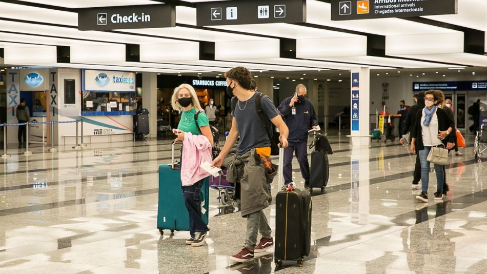El Banco Central limitó el financiamiento en cuotas de pasajes y servicios en el exterior