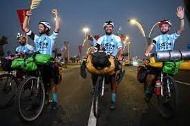 NOTICIAS + IVA : CORDOBESES LLEGARON A QATAR EN BICICLETA
