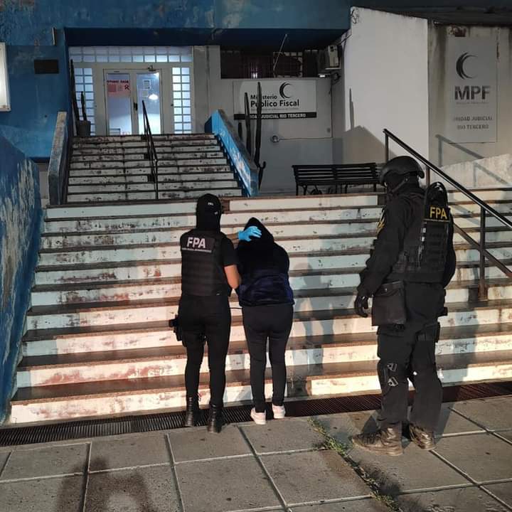 FPA DETUVO A UNA PAREJA POR COMERCIALIZAR DROGAS EN RÍO TERCERO