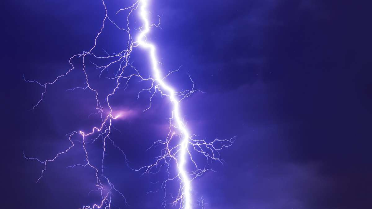 UN RAYO AFECTÓ UN TRANSFORMADOR DE REOLIN QUE DEJÓ A TODA LA CIUDAD SIN LUZ