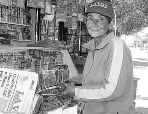 EN EL DÍA DEL CANILLITA RECORDAMOS A PINA SPARACINO, LA PRIMER MUJER CANILLITA DE LA CIUDAD