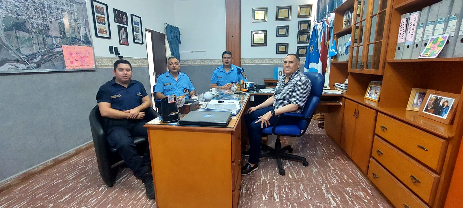 VILLA ASCASUBI: EL INTENDENTE FERNANDO SALVI TUVO UNA REUNIÓN POR SEGURIDAD CON EL DIRECTOR DEPARTAMENTAL 