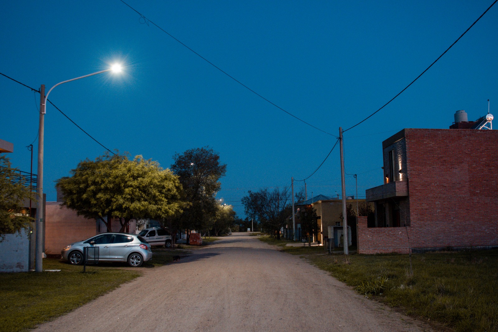EL MUNICIPIO SIGUE AVANZANDO CON LA COLOCACIÓN DE LUMINARIAS LED EN DISTINTOS SECTORES DE LA CIUDAD