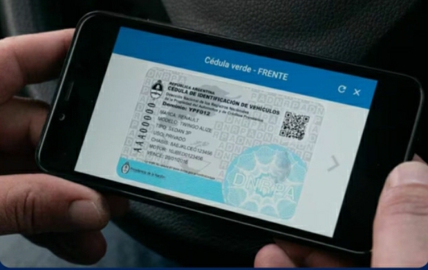 El Gobierno oficializó la implementación de la cédula azul digital en la app Mi Argentina