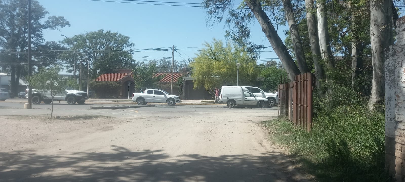 Cayó un poste frente a Club Casino producto del fuerte viento