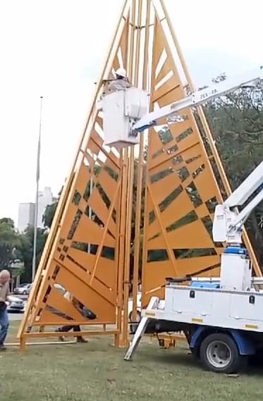 EL MIÉRCOLES ENCIENDEN EL ÁRBOL DE NAVIDAD EN LA PLAZA SAN MARTÍN