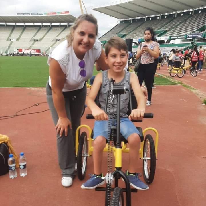 MARISA SANTI: FUE UNA EMOCIÓN MUY GRANDE QUE IAN RECIBIERA UNA BICICLETA